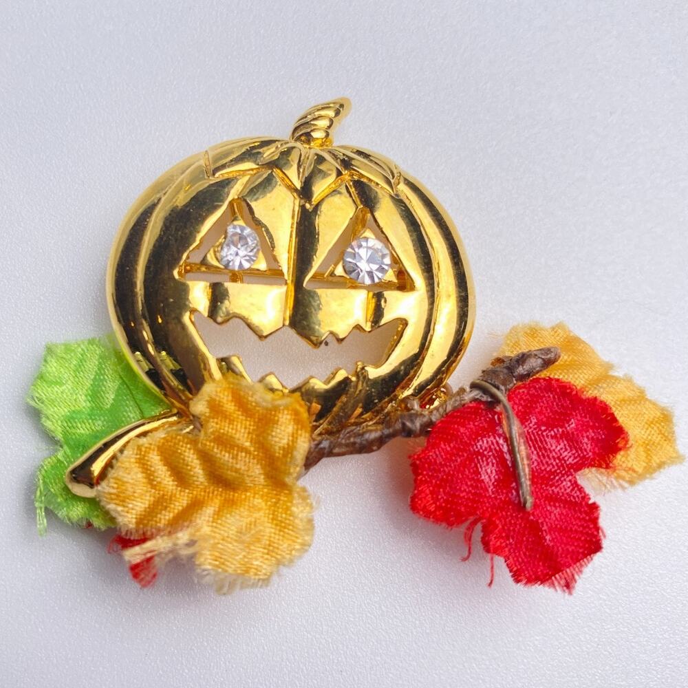 Vintage Avon Pumpkin Brooch Halloween Jack O Lantern Gold Tone Rhinestone Pin